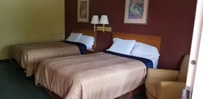 Economy Inn and Suites - Image 4