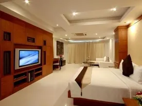 Rayaburi Beach Club - Image 5