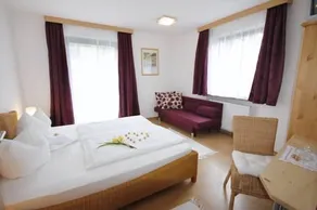 Single room, shower, toilet, balcony - Image 5