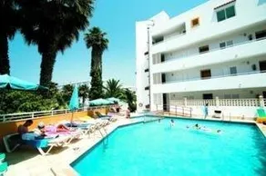 Apartmentos Es Cañé - Image 1