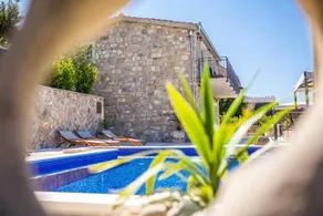Villa Slave 3498 - Image 2