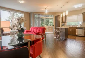 Off to Hollywood Apartments - Image 4