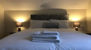 The Upper Room Apartment - Image 4