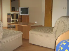 Ivanoski Studios And Guest Rooms - Image 5
