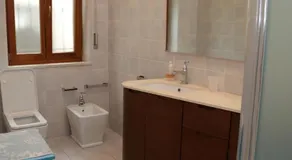 Luxury Apt - Image 4