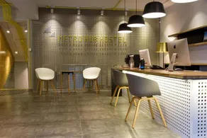 Metro Hub Hostel - Image 5