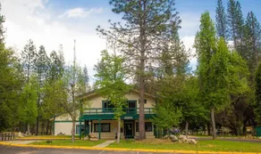 Yosemite Lakes Cabin & Cottages - Image 2