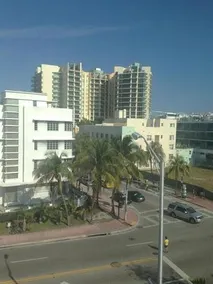 Collins Avenue Hostel - Image 4