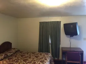 Crawfordsville Motel - Image 2