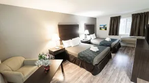 Econo Lodge Washington Harbor - Image 5