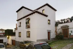 Chezmoihomes Exclusive Villa Alhambra Stunning Views - Image 1