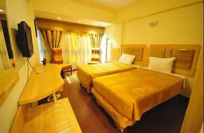 Holiday Hotel - Image 5