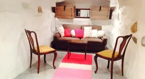 Unique Old Town Apartment with Free Parking - Image 3
