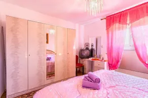 House Lucky - Image 3