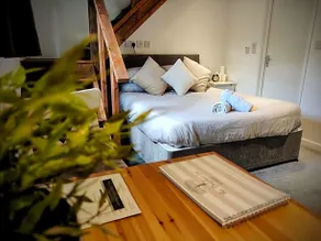 The Dolphin Inn - Image 2