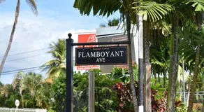 Flamboyant Beach House - Image 4