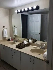 Check it out! 2 BR/ 1 B Apt very close to 1-24 - Image 4