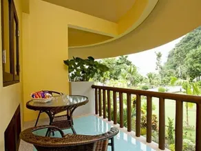 Krabi Beachfront Resort Deluxe Suite - Image 5
