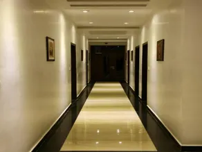 OYO Rooms Mall Road Cantonment - Image 3