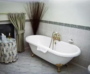 West Arms Hotel - Image 3