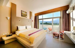 House & White Lakeside Lodge - Image 5