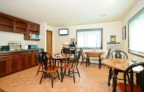 AmeriVu Inn & Suites Hayward - Image 5