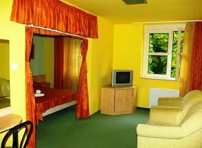 Salgo Hotel - Image 2