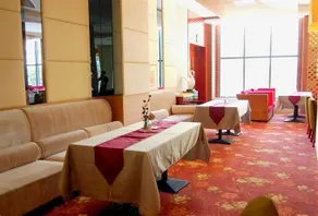Yichang Guobin Bandao Hotel - Image 2
