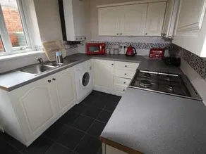 2 Bedroom Cottage In Cardiff - Image 5