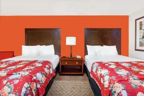 Clarion Hotel & Conference Center Lansing West - Image 4