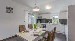 Silver Holiday House - Image 5