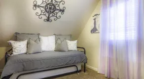 The Chandelier House - Image 3