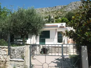 Holiday Home Sky - Image 2