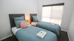 Mountain Haven Bright - Image 3