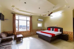 OYO 41570 Hotel River View - Image 1