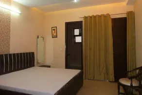 Stay Royal Bed & Breakfast - Image 3