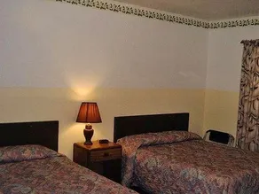 Budget Inn - Image 3