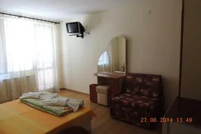 Holiday House - Image 3
