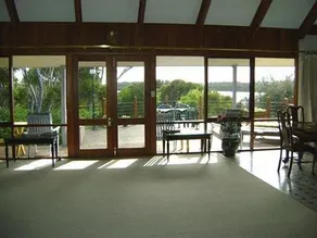 Cricklewood Cottage - Image 2