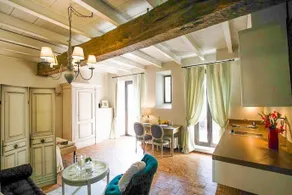 Little Luxury Suite - Image 5