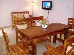 Bloomfield Hotel - Image 2