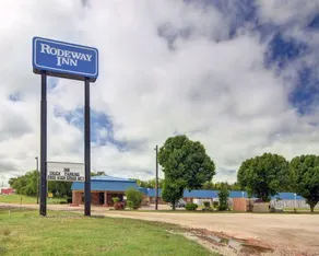 Rodeway Inn - Image 2