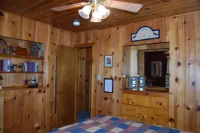 RedAwning Cabin 73 Walk-A-Bout - Image 4
