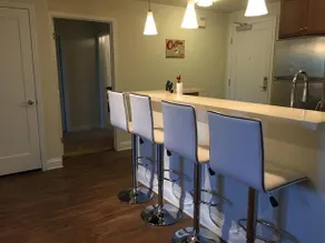 Luxury 2-Bedroom 2-Bathroom w Pool - Image 2