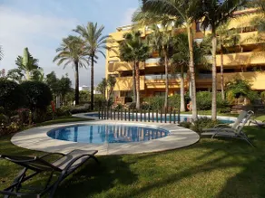 Beachside Apartment With Sea View - Image 1