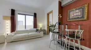 Apartment With Shared Pool - Image 5