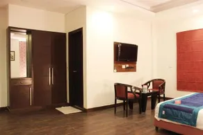 OYO ROOMS DLF PHASE 3 - Image 4