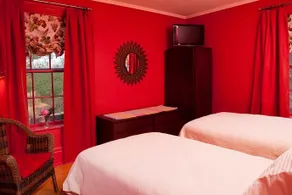Dug Road Inn - Image 2