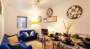 Gabriella Aprt, 3 Bedroom, Parking, City Centre - Image 2