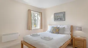 Luxury Hitchin Apartment, Great Town Centre Location - With Parking - Image 2